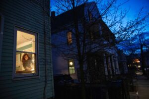 US health officials drop 5-day isolation time for COVID-19