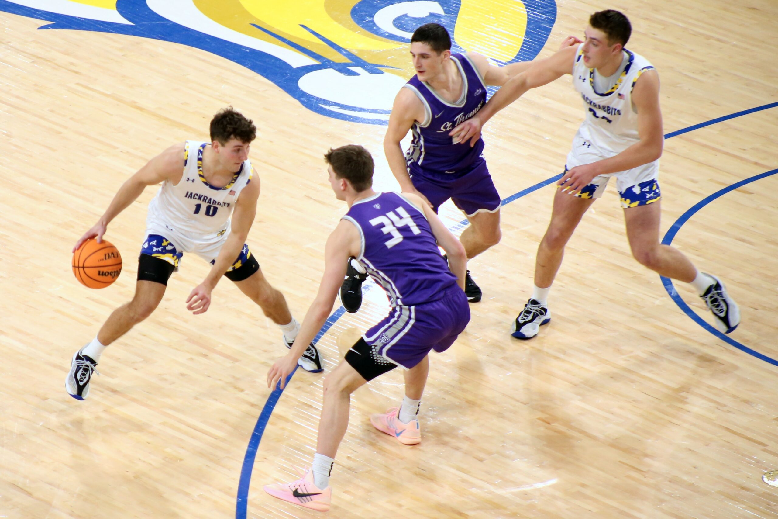 Second-half run leads Tommies over Jackrabbits