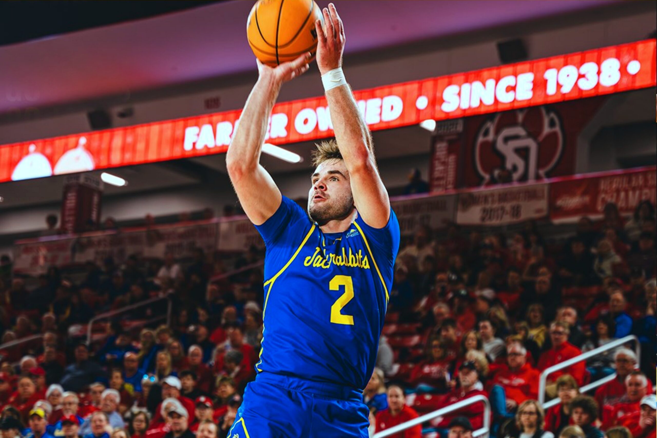 Coyotes complete sweep of Jackrabbit men