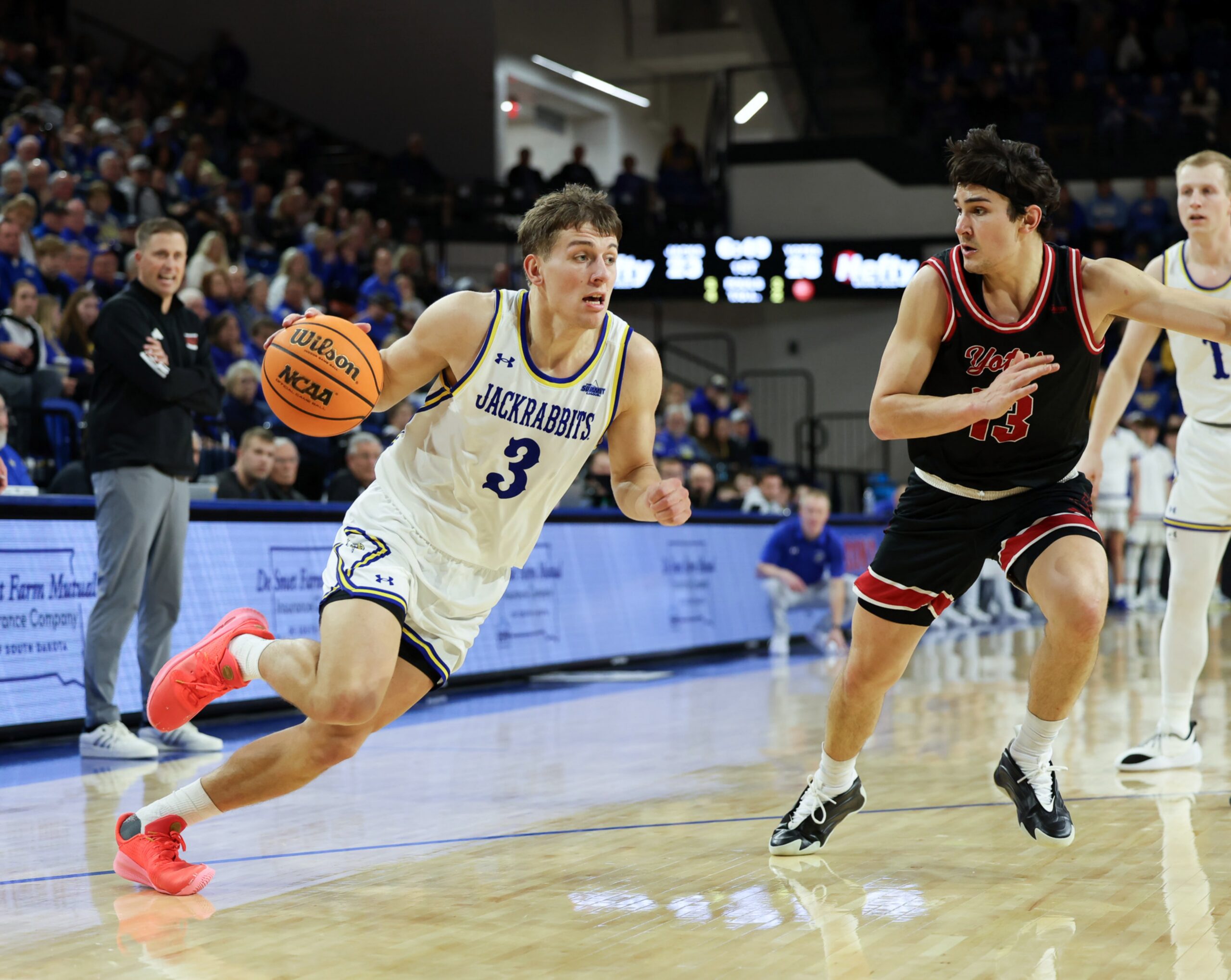 Coyotes stun Jackrabbits in Interstate Series thriller