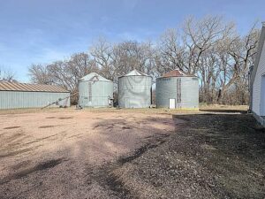 South Dakota farm revenues fall as war, market concerns rise